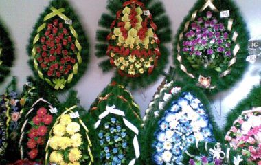 Ритуальні вінки: Символ Пам’яті та Поваги